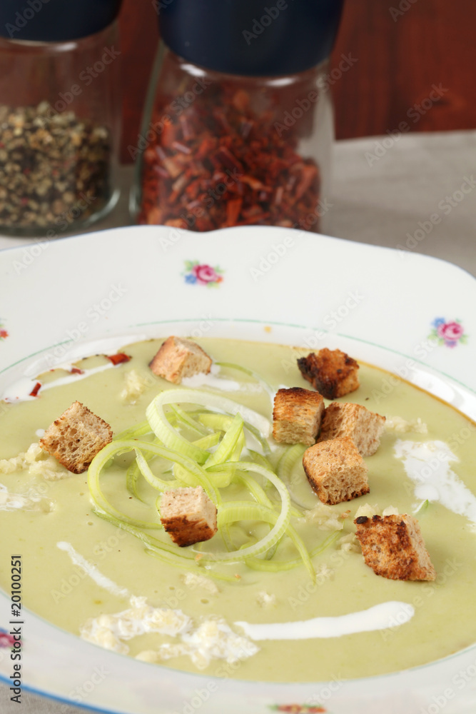 Leek and potato soup with garlic