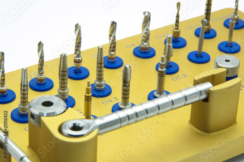 Instrument for dental implantology