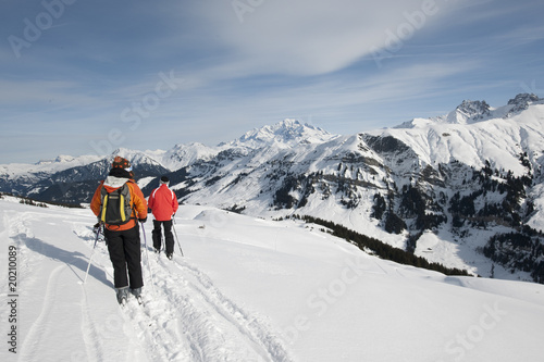 Ski, famille en face du Mont Blanc, Areches, Savoie, France