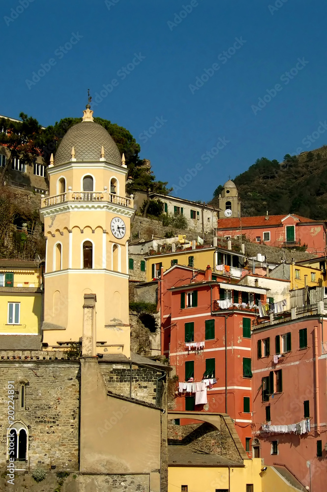 Chiesa e case di Vernazza - Cinque Terre - Liguria - Italia