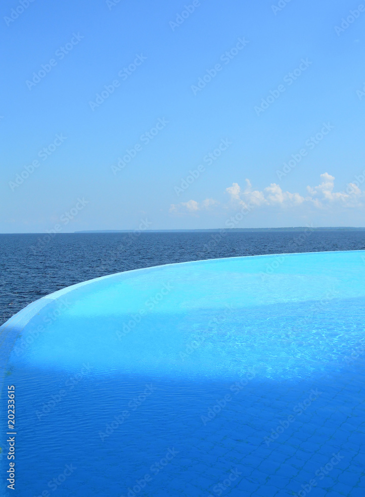 Fototapeta premium Infinity pool overlooking the Amazon in Manaus hotel, Brazil