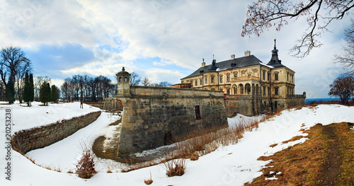 Fotografi Spring Pidhirtsi Castle panorama view (Ukraine)