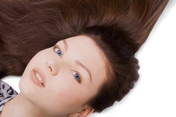 Fototapete Schönheitssalon Junge Frau mit langen braunen Haaren  © Aleksandr Kurganov
