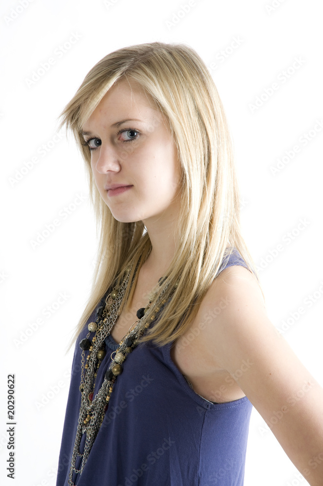 Naklejka premium Junges schönes Mädchen mit Blick