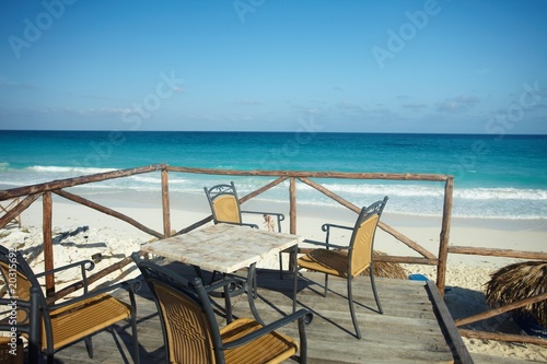 Outdoor coffee shop on the beach © fox17