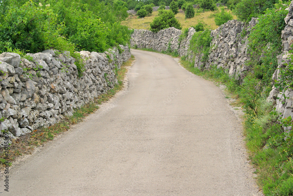Cres Trockenmauern mit Weg - Cres dry stone wall and way 06