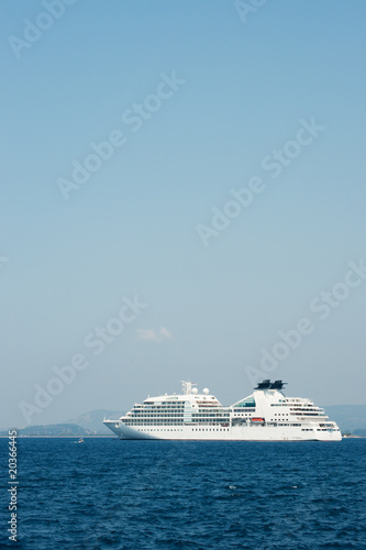 cruise ship © Ivonne Wierink