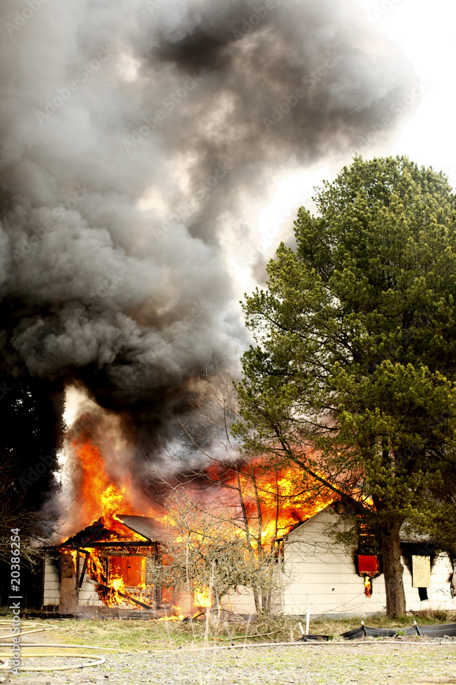 Fototapeta premium House on fire