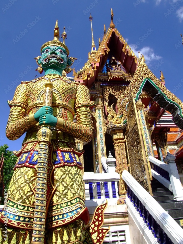 Fototapeta premium Buddhist temple in Bangkok, Thailand.