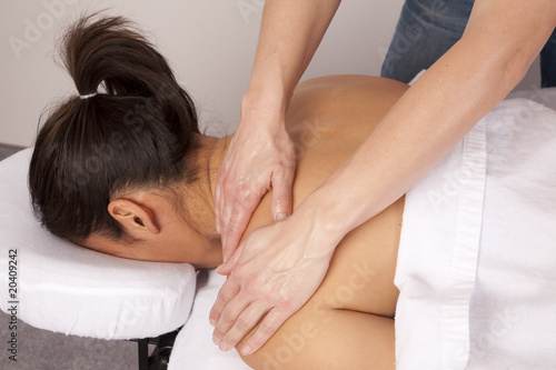 woman gettting shoulders massaged