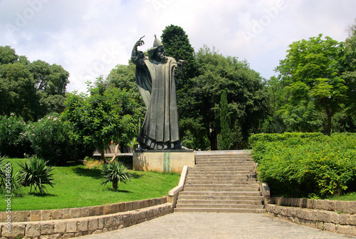 Grgur Ninski Statue 02 photo