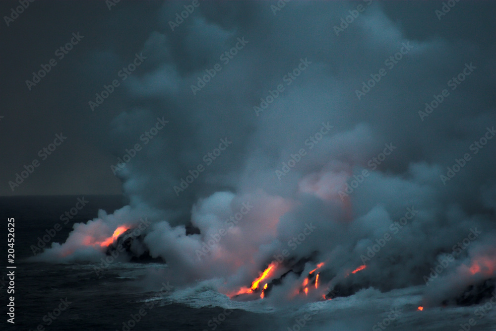 Fototapete mit Lava fließt in den Ozean #20452625