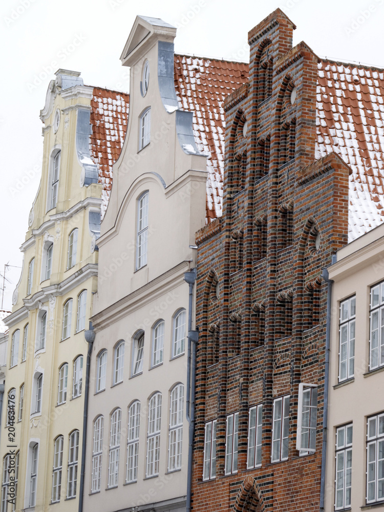 Fototapeta premium Häuser an der Untertrave in Lübeck, Deutschland