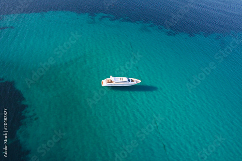 yacht en baie de cannes © chawa06