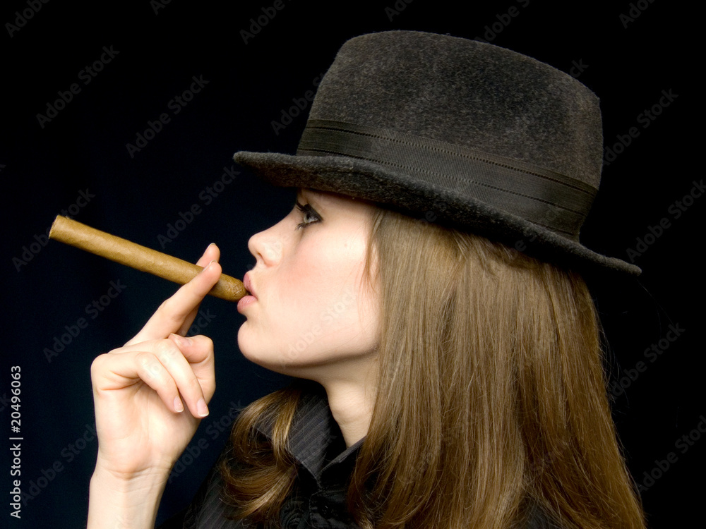 Obraz premium girl in black with a cigarette in a hand