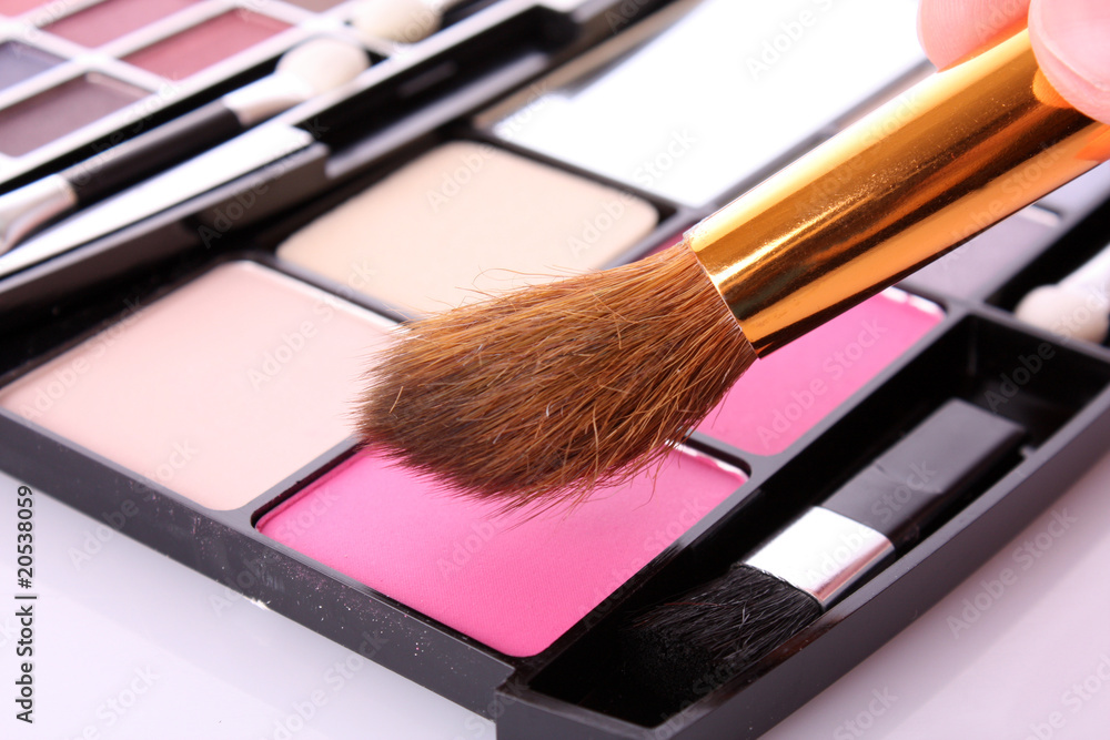 Big eye shadow kit with rouge and brush Big eye shadow kit with rouge and brush