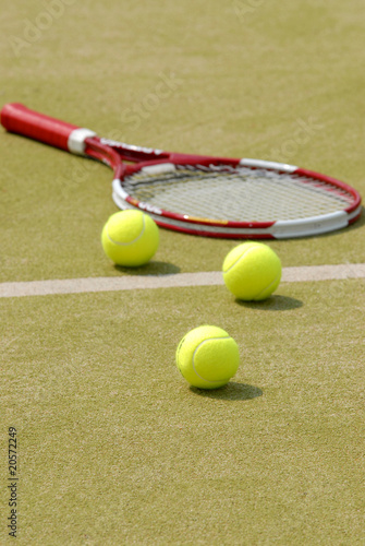 Raquette de tennis et balles © Bertrand photos