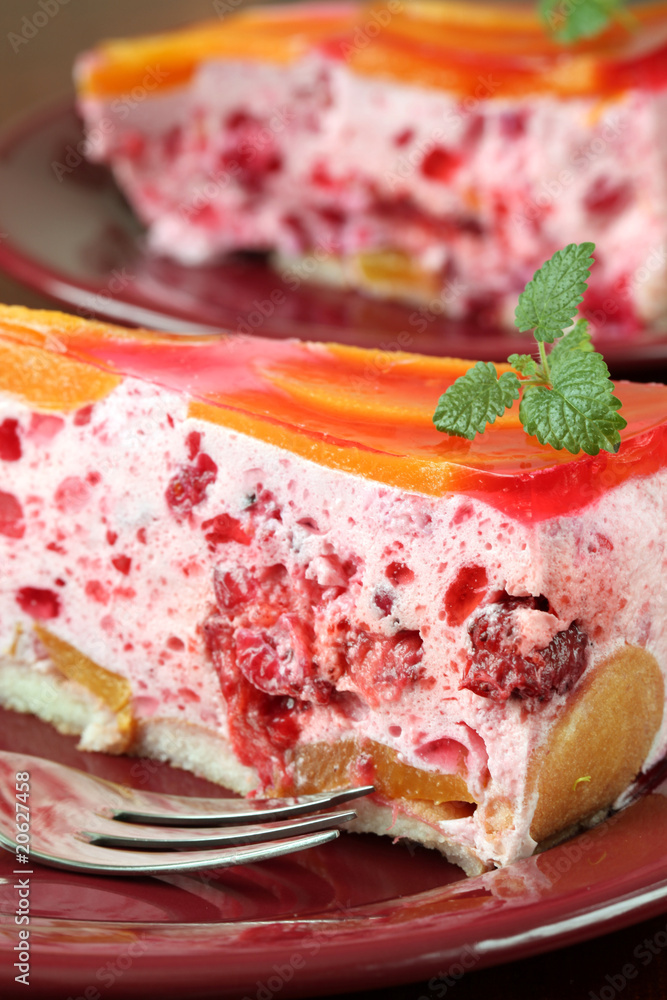 Red currant mousse with peaches and jelly Red currant mousse with peaches and jelly