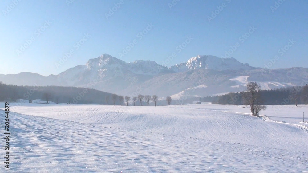 bayerische winterlandschaft mit schnee und bergen bayerische winterlandschaft mit schnee und bergen