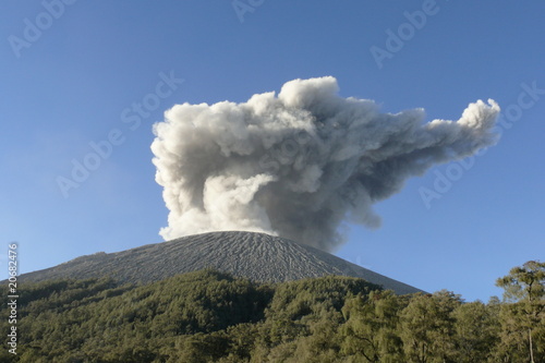 volcan semeru photo
