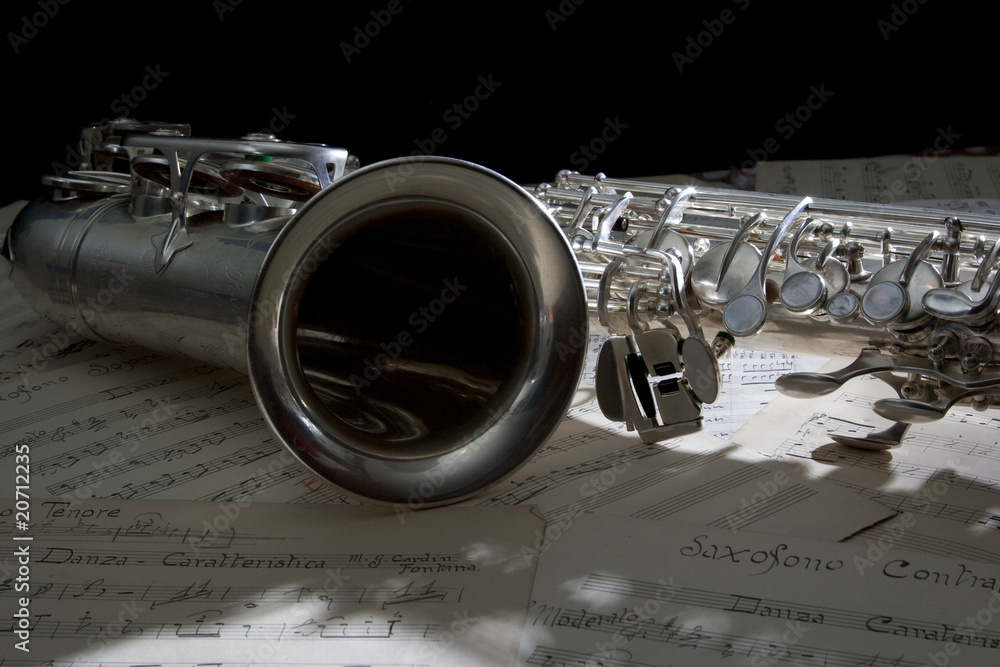Fototapeta premium Saxophone and old Sheet music