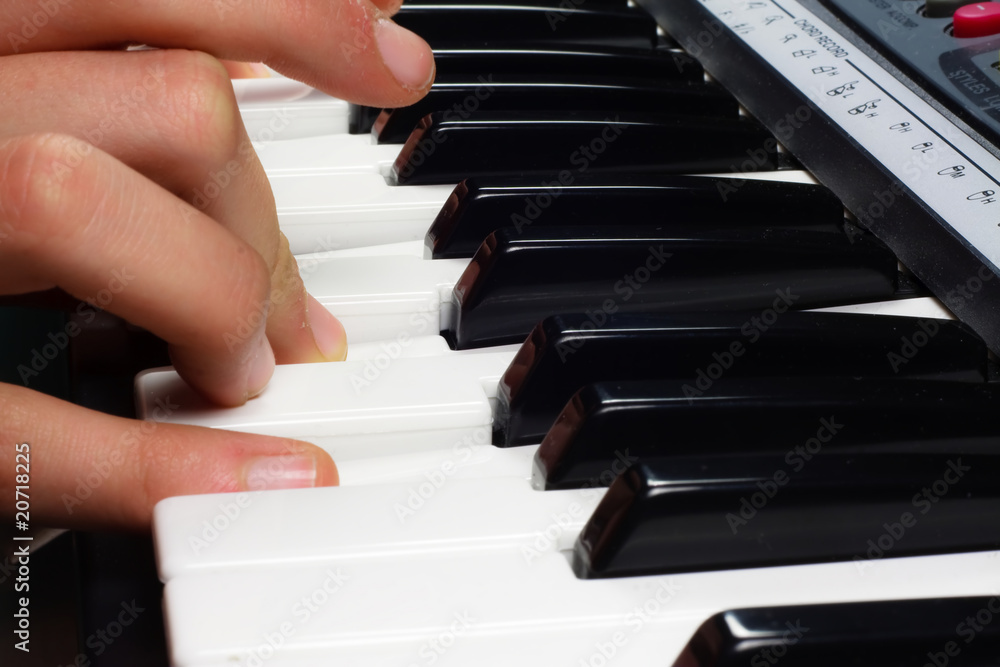 Obraz premium Mano che suona