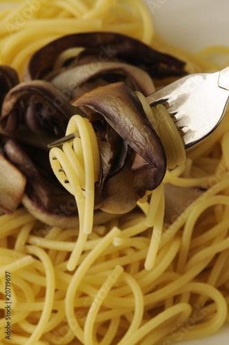 Spaghetti al radicchio rosso - Cucina vegetariana