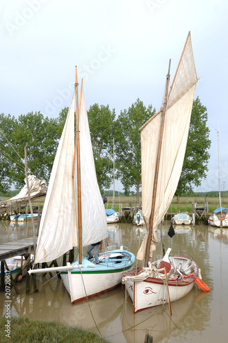 vieux bâteau sur l'estuaire de la Gironde © patleem