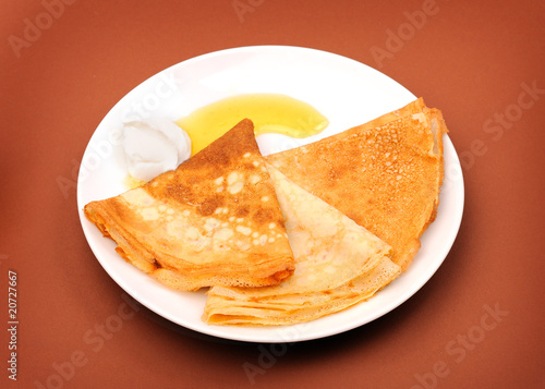 pancakes with honey and sour cream