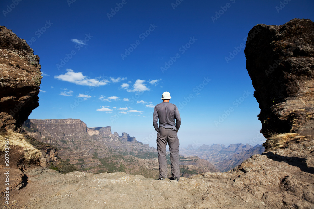 Fototapeta premium Man on the cliff