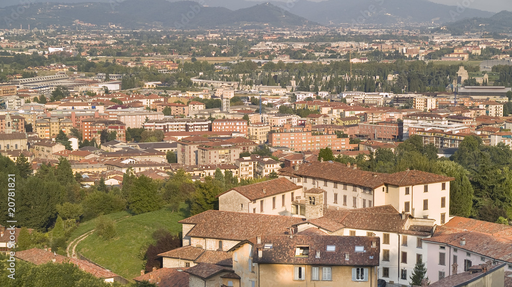 Vista histórica ciudad de Bérgamo, norte de Italia.