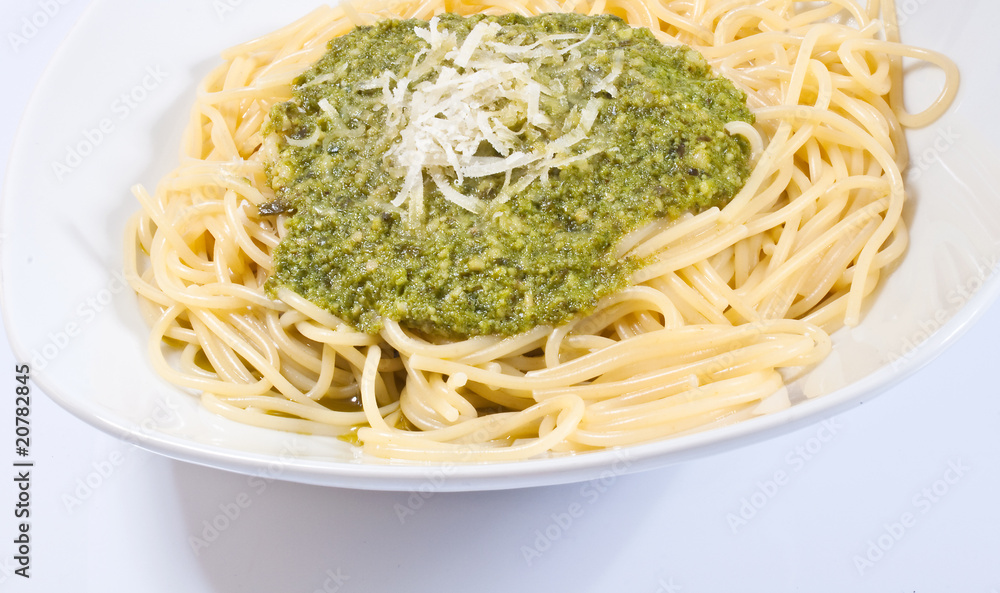 Spaghetti al pesto Spaghetti al pesto
