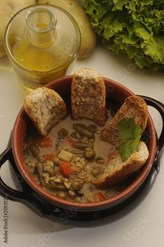 Zuppa alle verdure e cereali photo