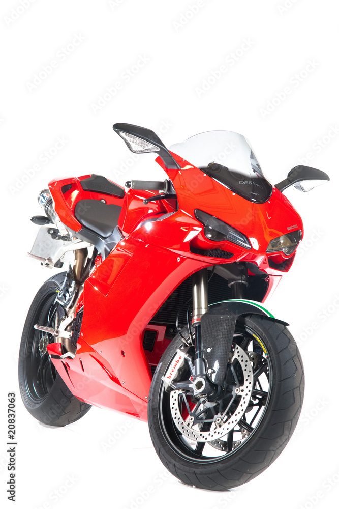Fototapeta premium moto roja aislada fondo blanco