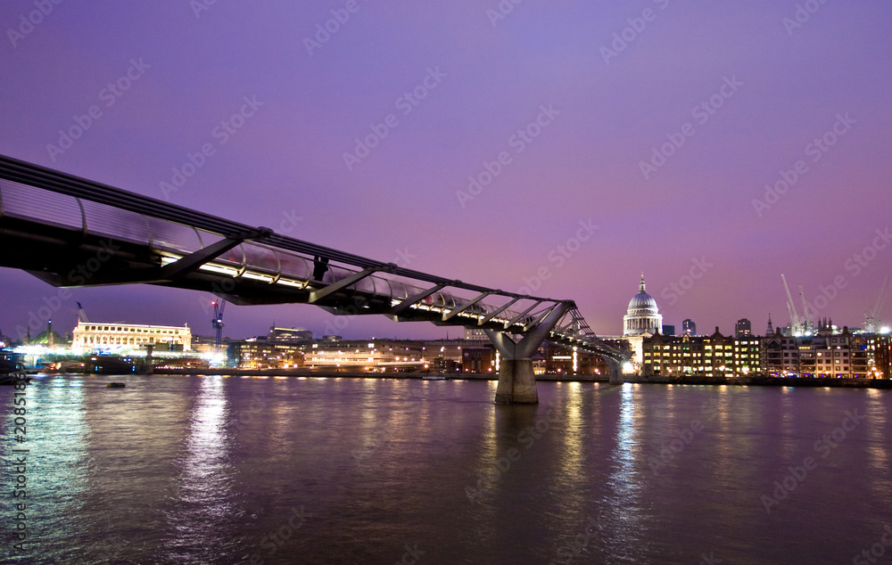 Millenium Bridge und St. Paul's, London