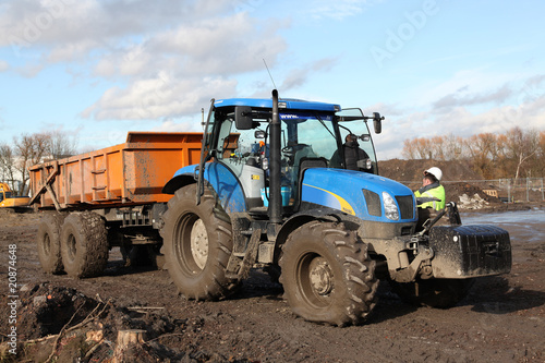 tracteur sur le chantier