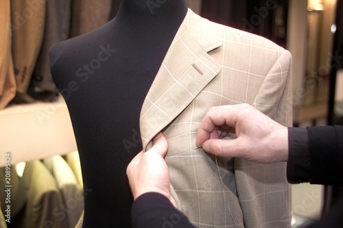 Couture sur veste costume