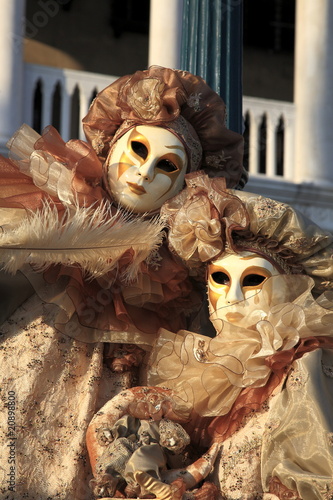 venezia carnevale corso mascherato photo