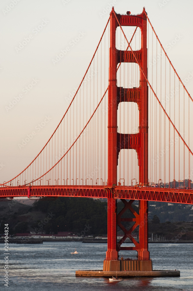 Obraz premium Golden Gate Bridge at sunset