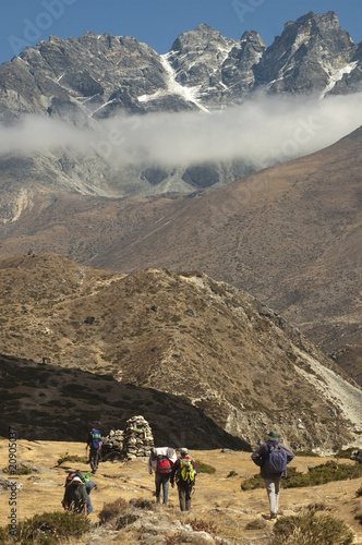 Wanderer im Himalaja, Everestgebiet, Nepal © Tetastock