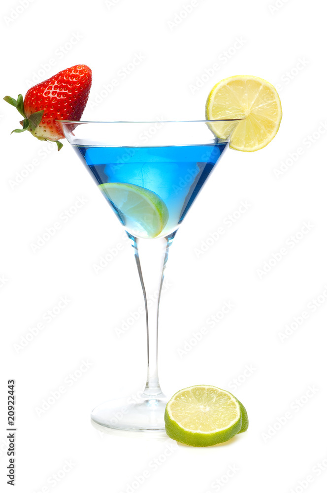 cocktail curacao blu con fragola e lime cocktail curacao blu con fragola e lime