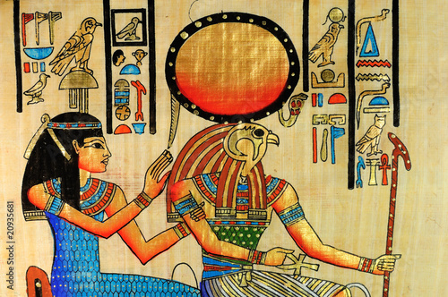 Papiro egizio con regina e dio Horus photo