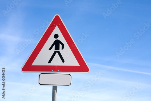 Warnschild Fußgänger leer