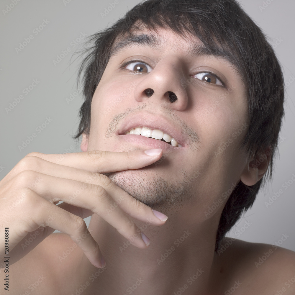 jeune homme nu en réflexion Stock Photo Adobe Stock