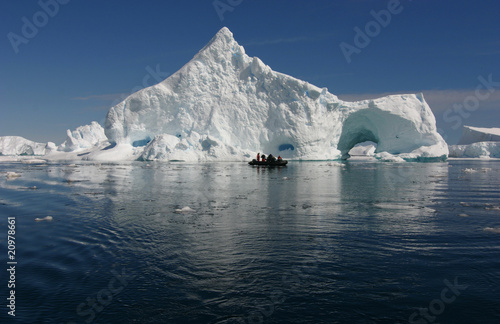 eisberg mit zodiac © erwinf