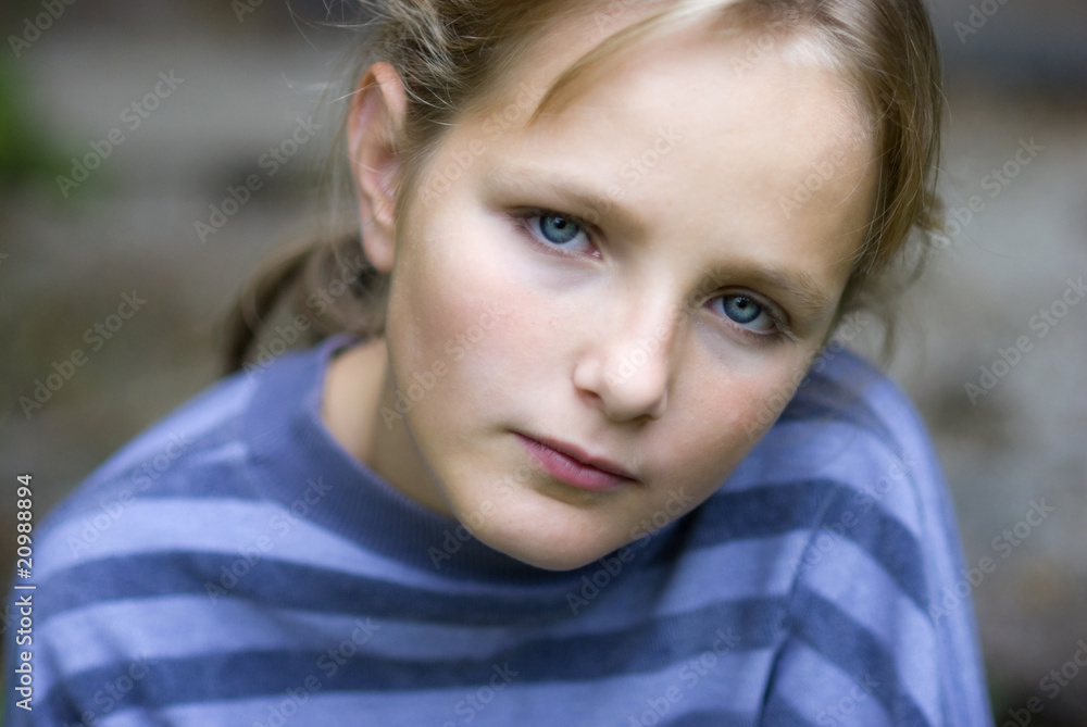 Little seriou girl Little seriou girl