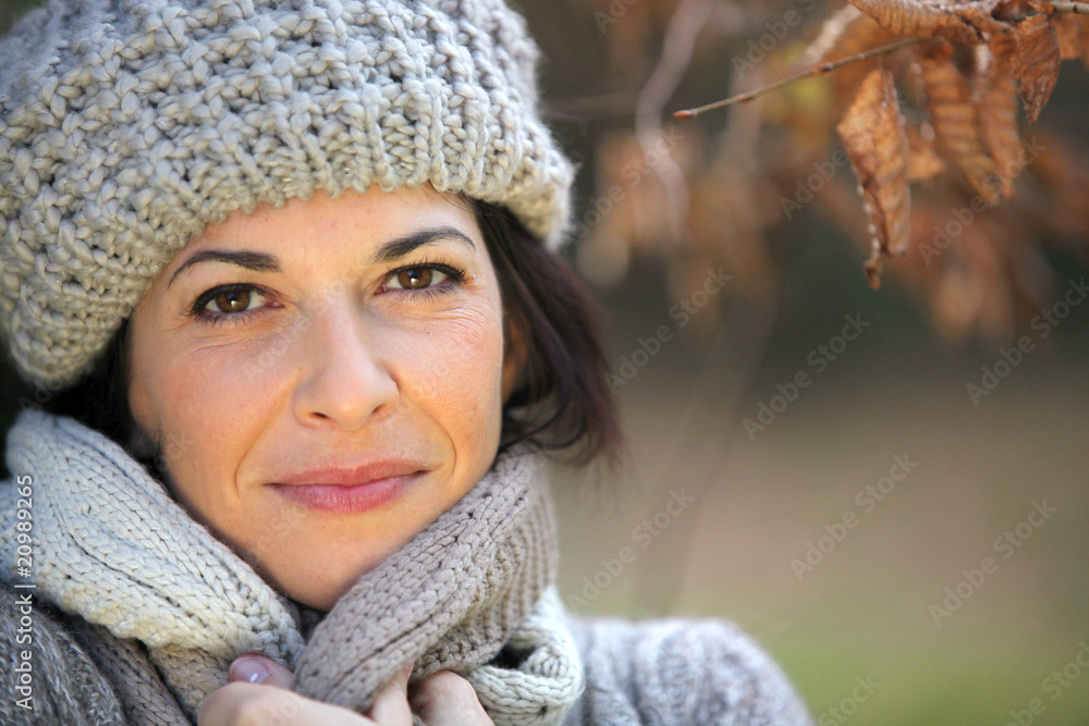 Portrait d'une femme en hiver