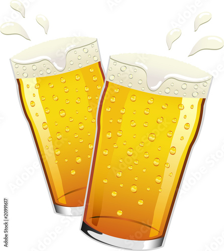 brindisi con pinte di birra