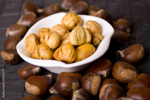 Chestnut fruit in a bowl