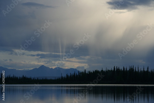 Regenwolken im Tetlin Wildlife Refuge  Alaska - USA